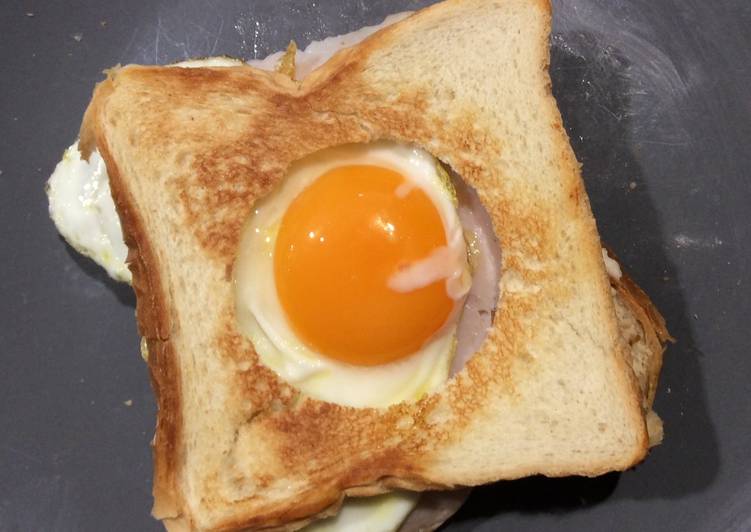 Sándwich con huevo y pavo