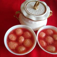 A picture of Rose flavour rasgulla.