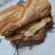 Sandwichs de bife de chorizo con queso