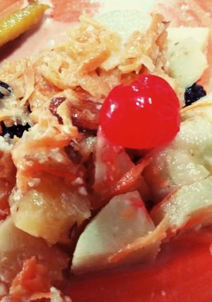 Una foto de Ensalada dulce de manzana piña y almendras