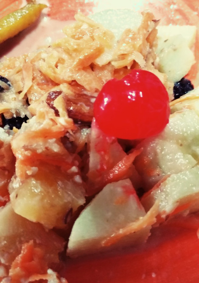 Una foto de Ensalada dulce de manzana piña y almendras