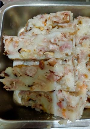 A picture of Taro Cake.