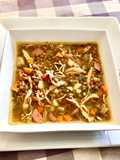Potaje de lentejas con pollo y salchichas