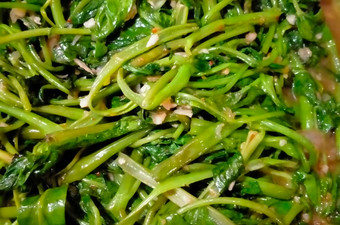 Bagaimana Membuat Tumis kangkung terasi Anti Gagal