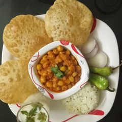 A picture of Chole Bhature.