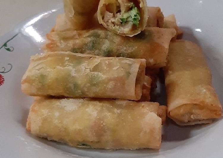 Lumpia telur sosis