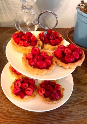 Une photo de Tartelettes framboises crème d’amandes