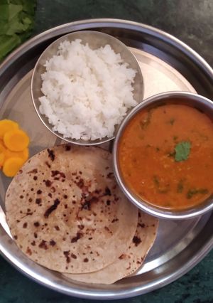 પાલક મગ ની દાળ (Palak Moong Dal Recipe In Gujarati) રેસીપી મુખ્ય ફોટો