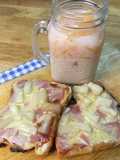 Pan Pizza and Creamy Melon Juice