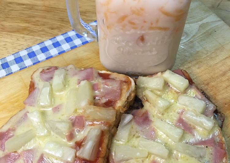 Pan Pizza and Creamy Melon Juice