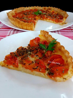 Una foto de Tarta de hojaldre de tomate y queso