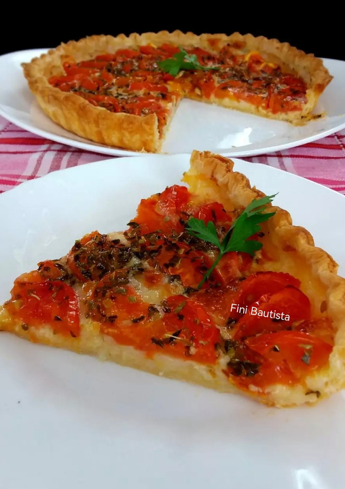 Una foto de Tarta de hojaldre de tomate y queso
