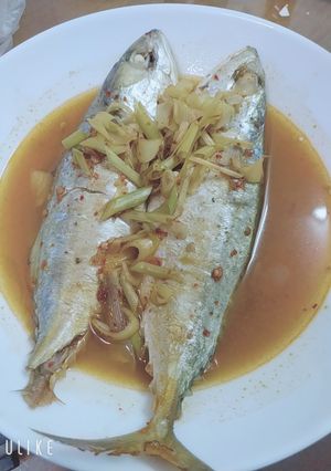 Hình của món Cá bạc má luộc sả.