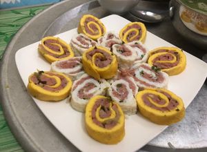 Hình của món Trứng cuộn thịt xúc xích.