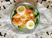 Una foto de camarón zanahoria ensalada