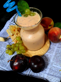 عکسی از دستور اسموتی هلو و انگور solmaz