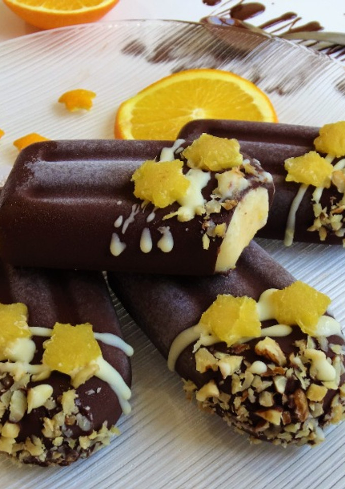 Una foto de Helados de naranja, coco y chocolate negro