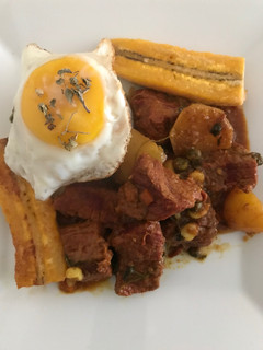 Una foto de Guiso de carne con cúrcuma a lo Carmelita