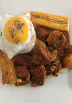 Una foto de Guiso de carne con cúrcuma a lo Carmelita