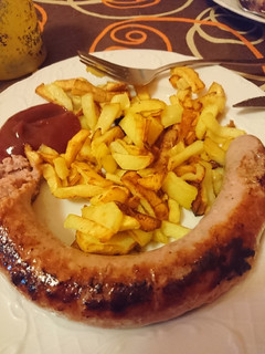 Una foto de Butifarra al vino con patatas