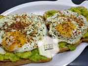Gambar roti gandum alpukat