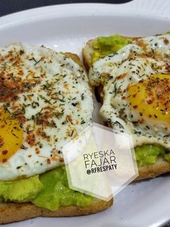 Foto resep Roti Gandum Telur Mata Sapi Fry Pan Oles Alpukat