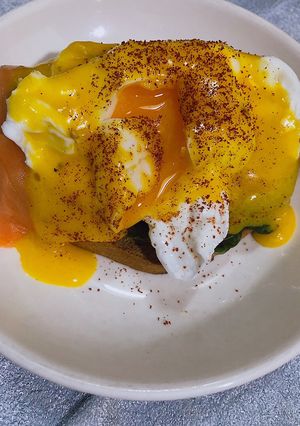 Hình của món Salmon Benedict🍴.