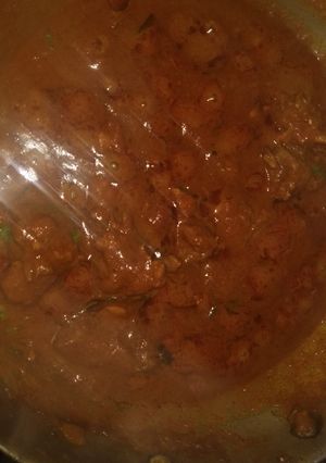 A picture of Spicy chicken curry.