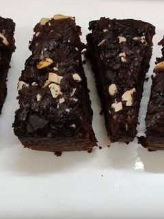 चॉकलेट बनाना केक (Chocolate banana cake recipe in hindi) रेसिपी मुख्य फोटो
