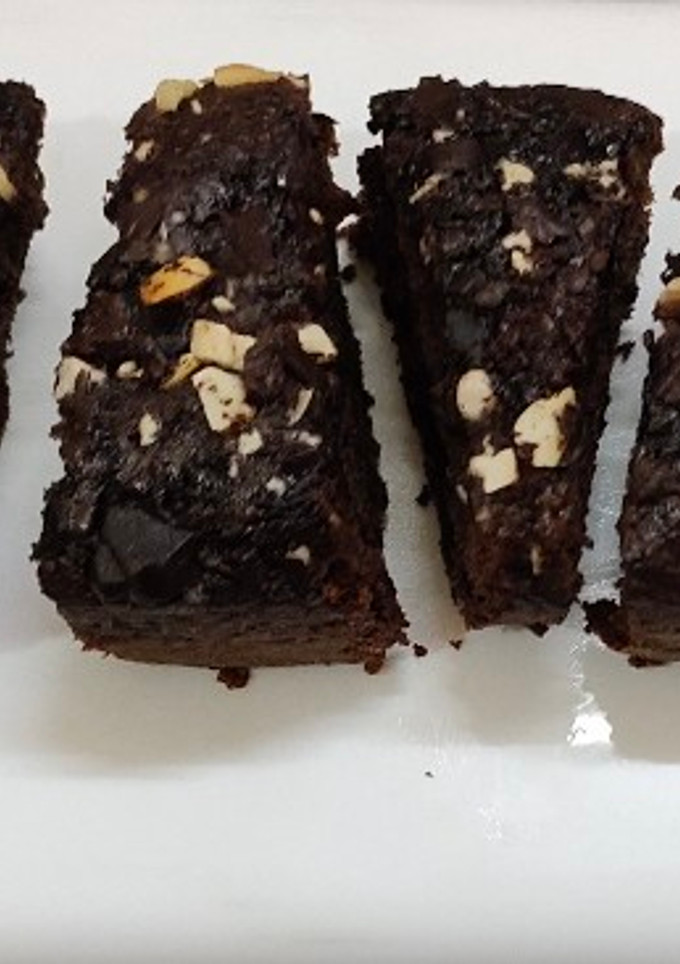 चॉकलेट बनाना केक (Chocolate banana cake recipe in hindi) रेसिपी मुख्य फोटो