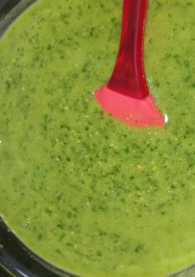 Una foto de Salsa pesto fácil con anacardos