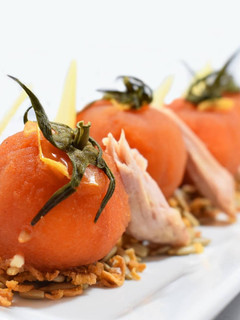 Una foto de Ensalada de tomate con queso Idiazábal y ventresca