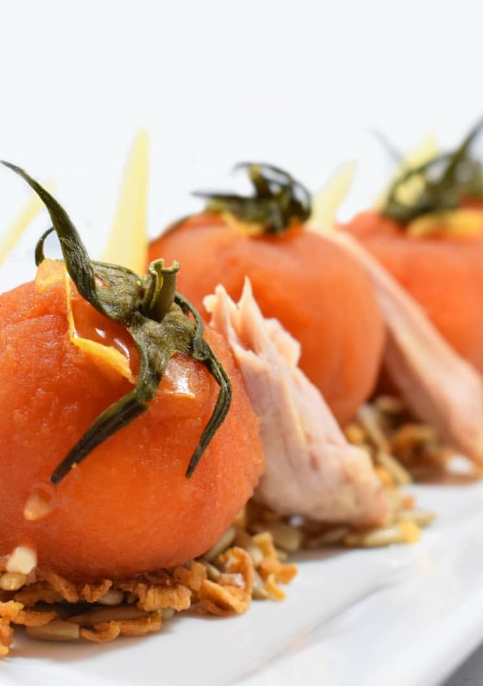 Una foto de Ensalada de tomate con queso Idiazábal y ventresca