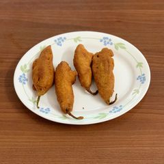 A picture of Mirchi bajji.