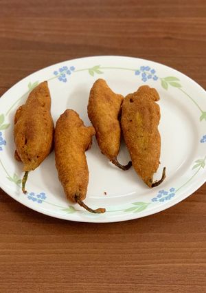A picture of Mirchi bajji.