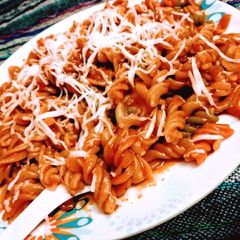 A picture of Cheesy schezwan pasta.