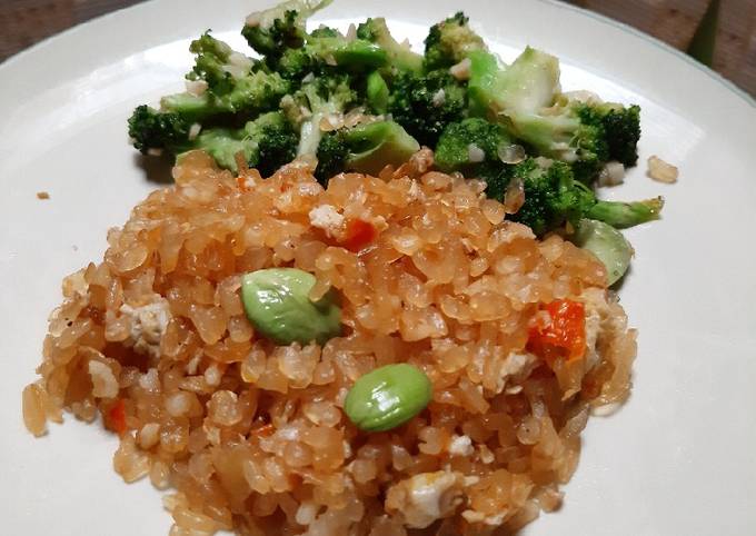 Shirataki Fried Rice & Sauteed Broccolli