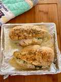 Pollo relleno con queso, espinaca y crema de leche
