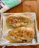 Pollo relleno con queso, espinaca y crema de leche