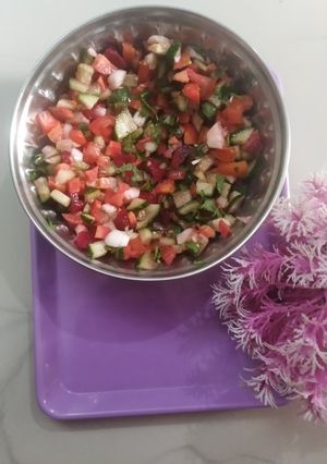 મિક્સ કચુંબર સલાડ (Mix Kachumber Salad Recipe In Gujarati) રેસીપી મુખ્ય ફોટો
