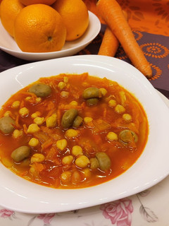 Una foto de Garbanzos con champiñones y zanahoria