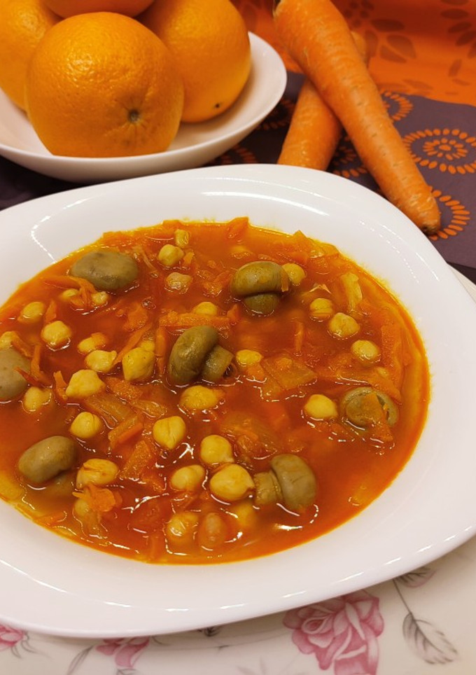 Una foto de Garbanzos con champiñones y zanahoria