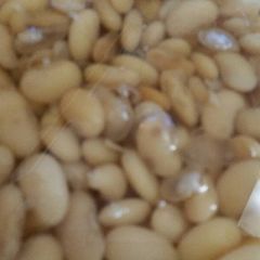 A picture of Lima beans.