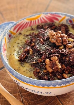 A picture of 🌱 Avocado and Date Smoothie Bowl with Chocolate Granola (Vegan).