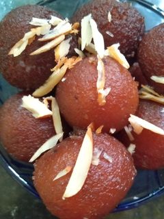 गुलाब जामुन (gulab jamun recipe in Hindi) रेसिपी मुख्य फोटो