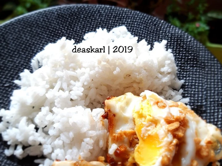 Langkah Mudah untuk Menyiapkan Resep Nasi telor ceplok kecap asin khas pontianak yang Uenak Anti Ribet, Sempurna