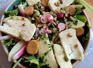 Une photo de Salade complète et composée 🥗