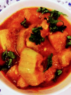 आलू परवल की रसे वाली सब्जी (Aloo parwal ki rase wali sabzi recipe in hindi) रेसिपी मुख्य फोटो