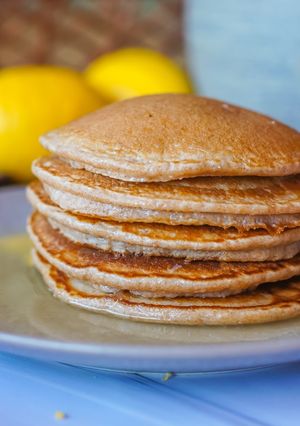 Una foto de Tortitas de espelta con limón y miel