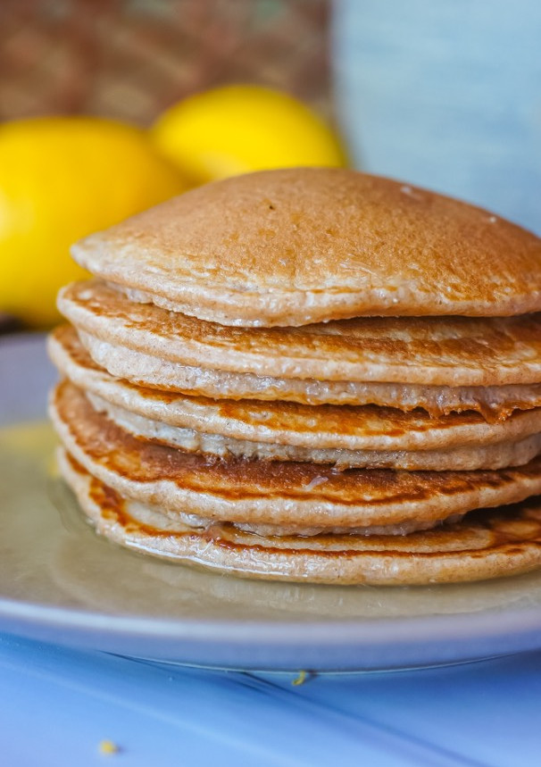 Una foto de Tortitas de espelta con limón y miel